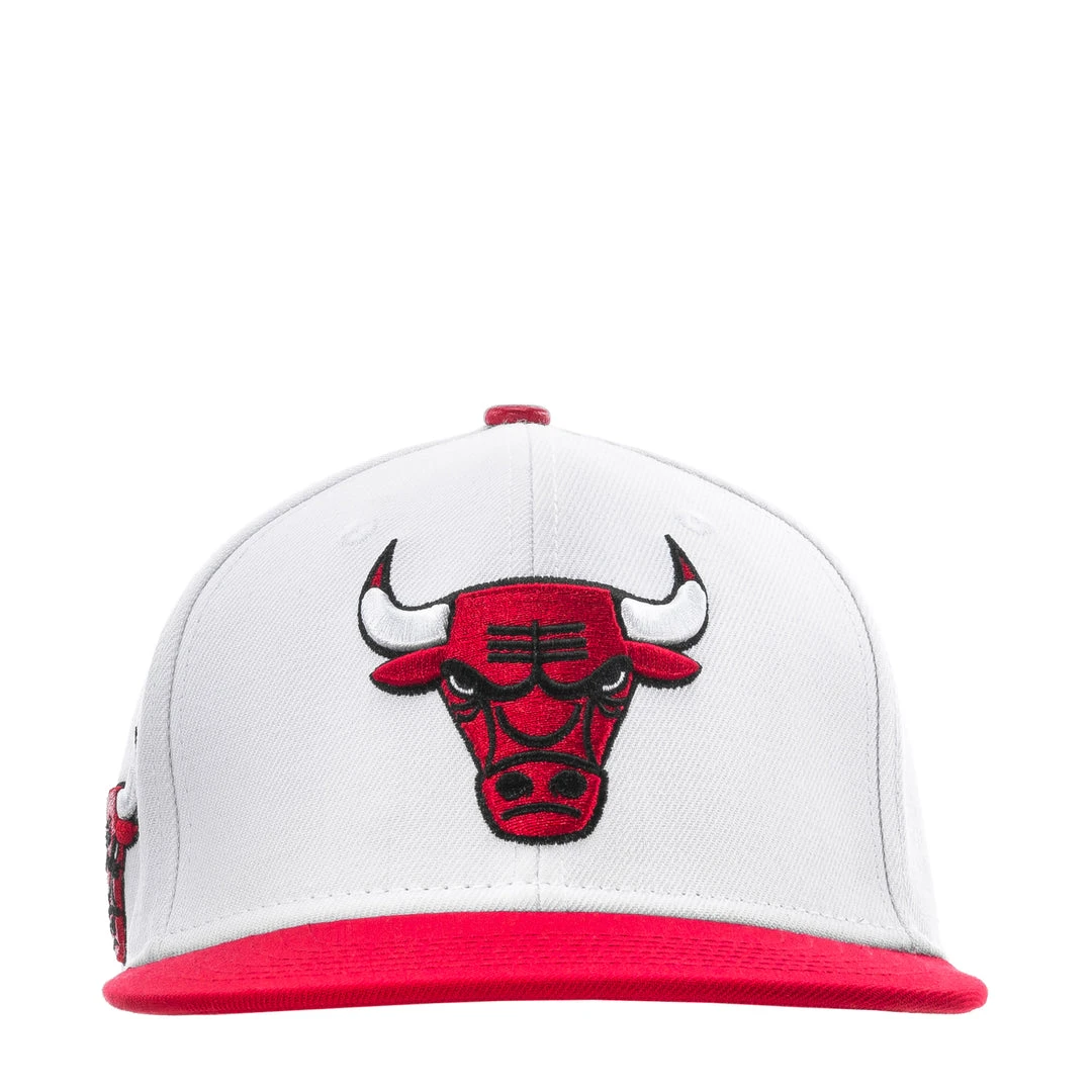 PRO STANDARD Bulls 2-Tone Logo Snapback Hat NEW ARRIVALS