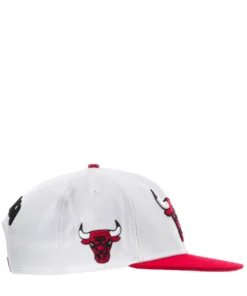 PRO STANDARD Bulls 2-Tone Logo Snapback Hat NEW ARRIVALS