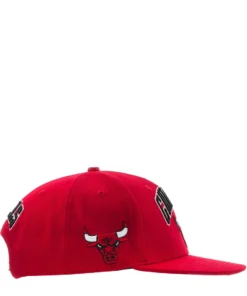 PRO STANDARD ACCESSORIES Bulls Stacked Logo Snapback Hat