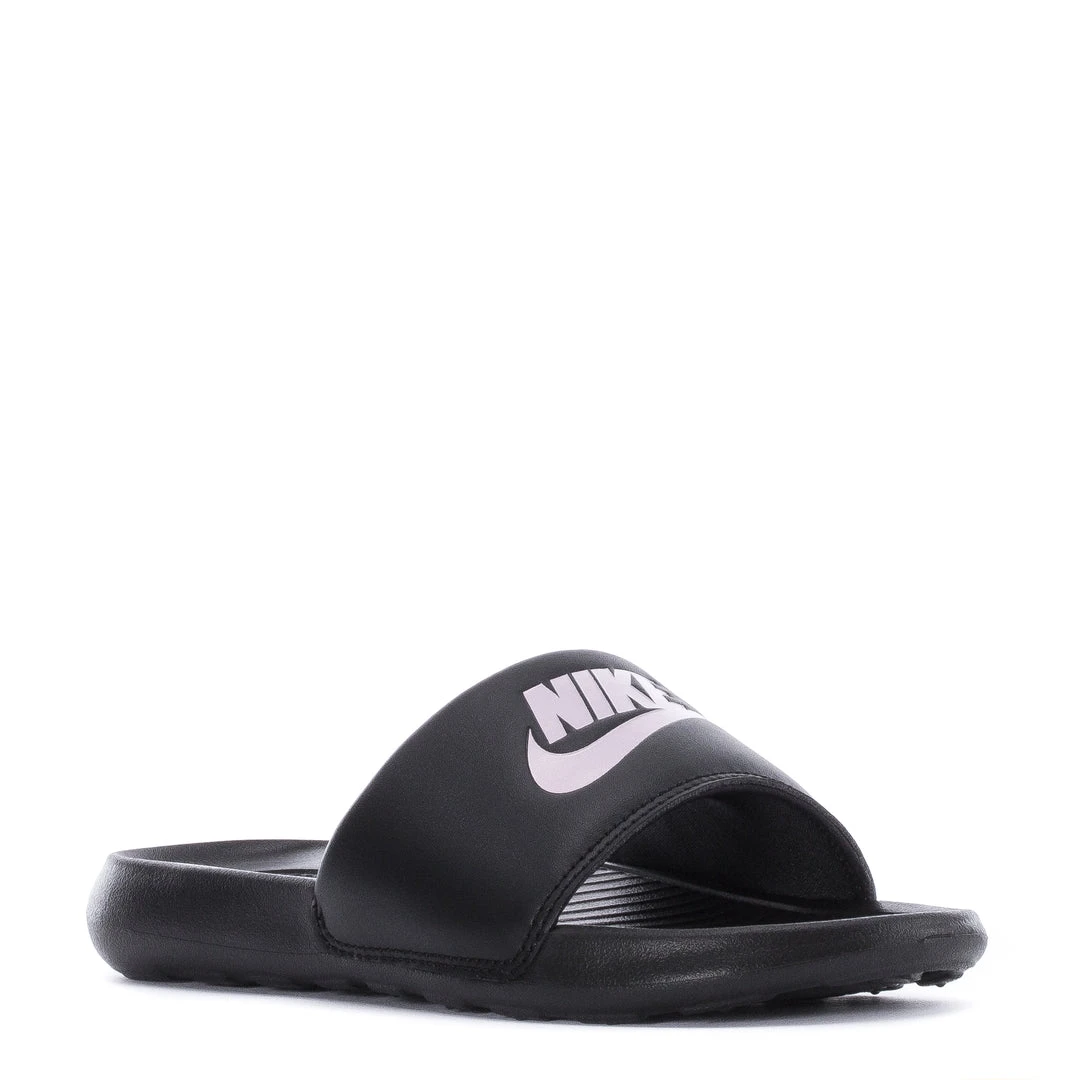 NIKE BEST SELLERS Victori One - Womens