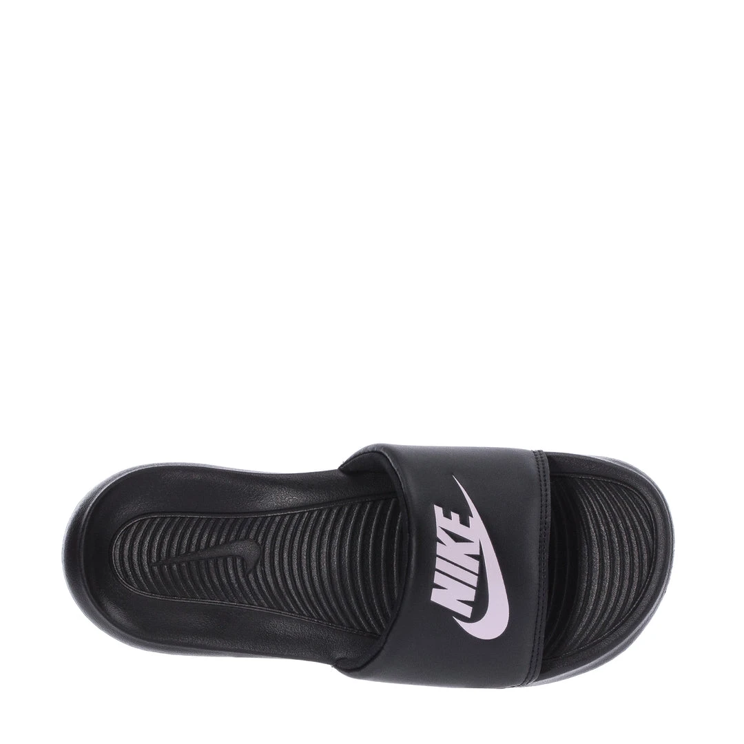 NIKE BEST SELLERS Victori One - Womens
