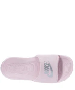 NIKE Victori One - Womens